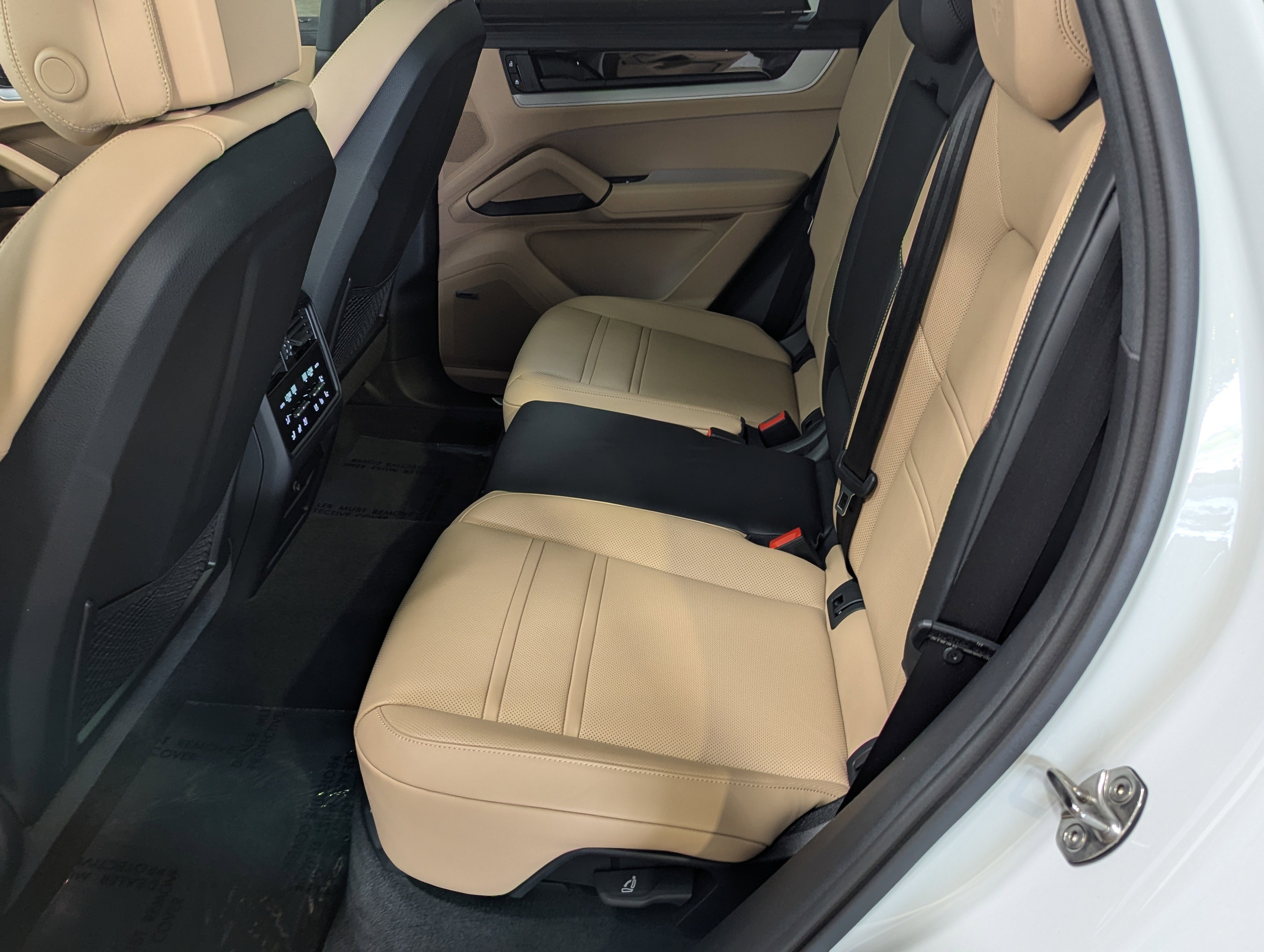 2025 Porsche Cayenne S E-Hybrid photo 4