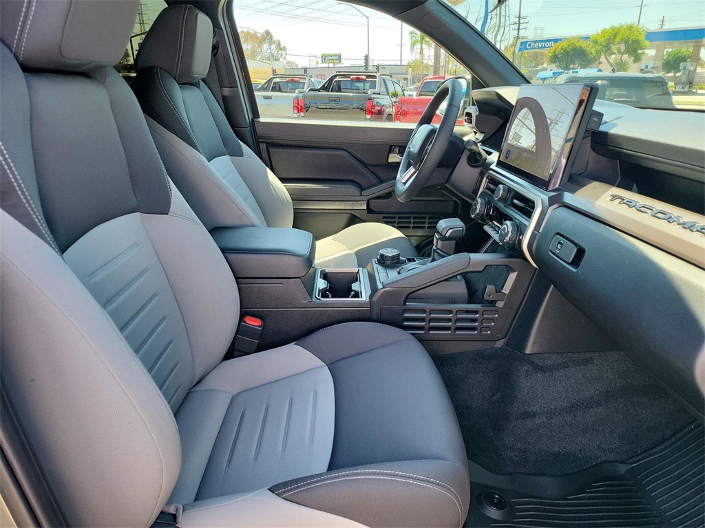 2025 Toyota Tacoma photo 18