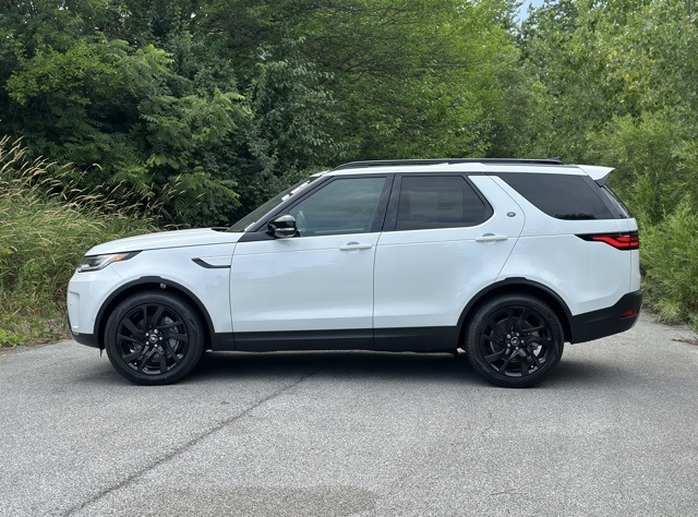 2025 Land Rover Discovery S photo 9