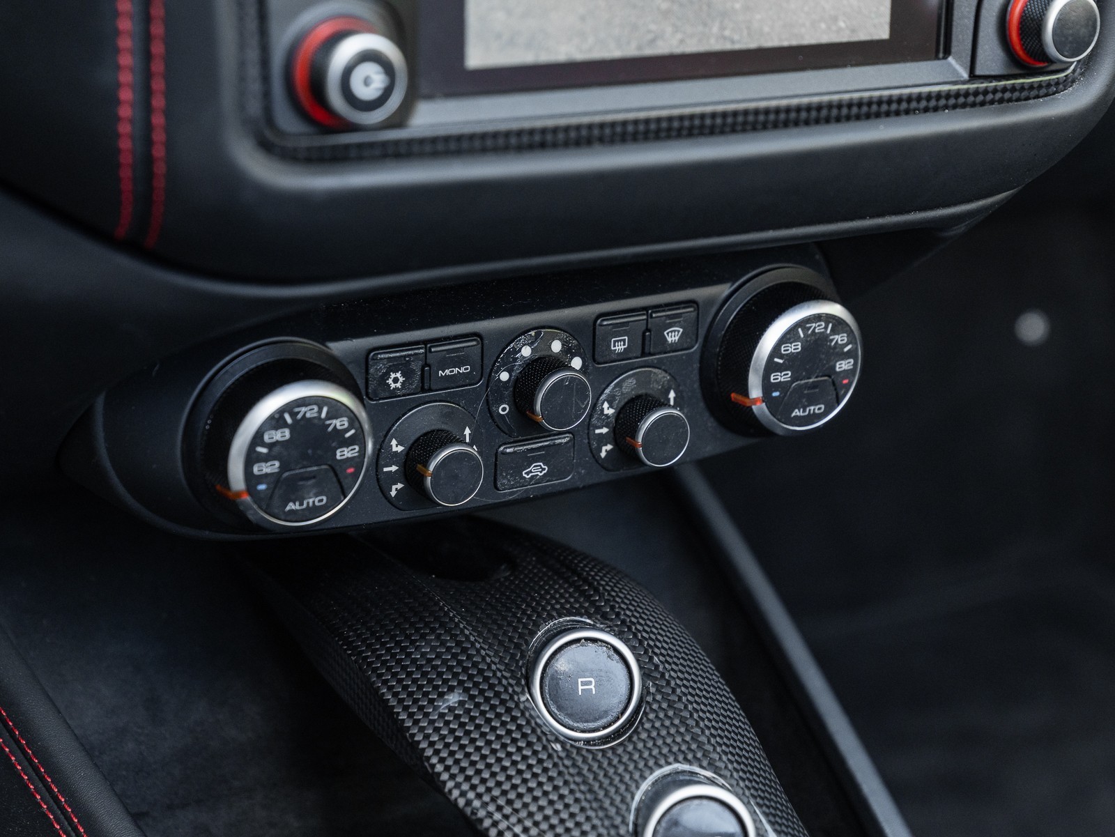 2015 Ferrari California T photo 36