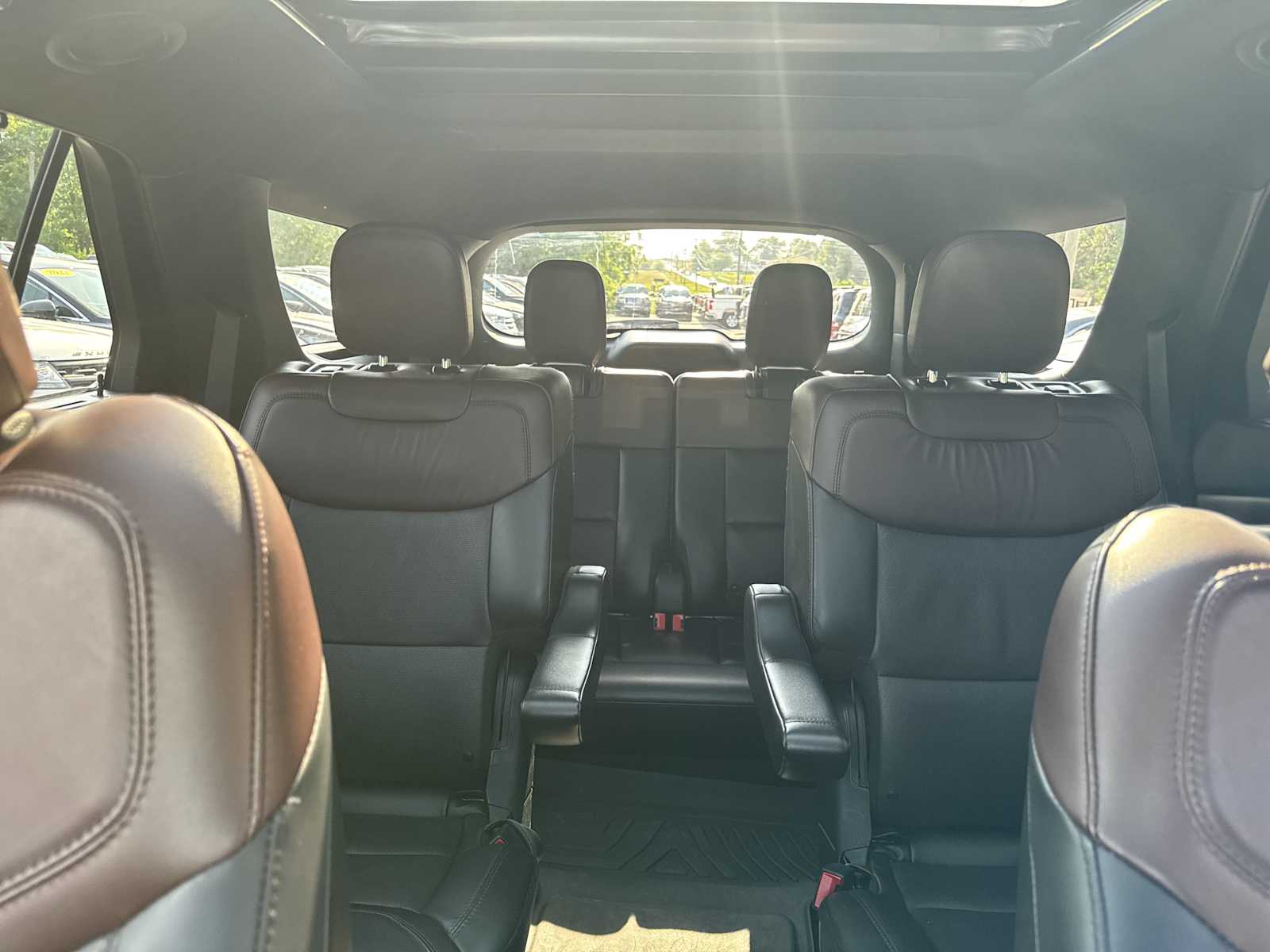 2022 Ford Explorer Platinum photo 34
