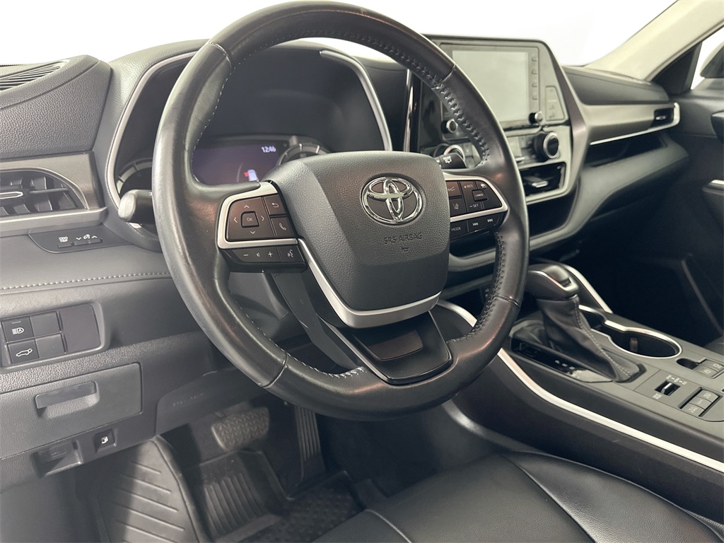 2022 Toyota Highlander XLE photo 16