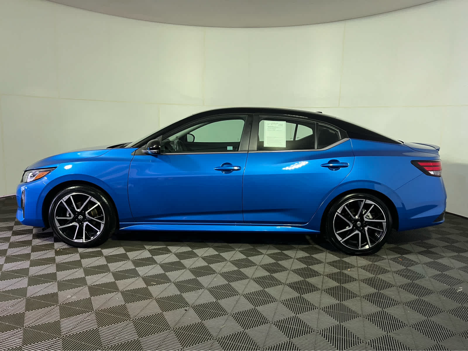 2025 Nissan Sentra SR photo 4