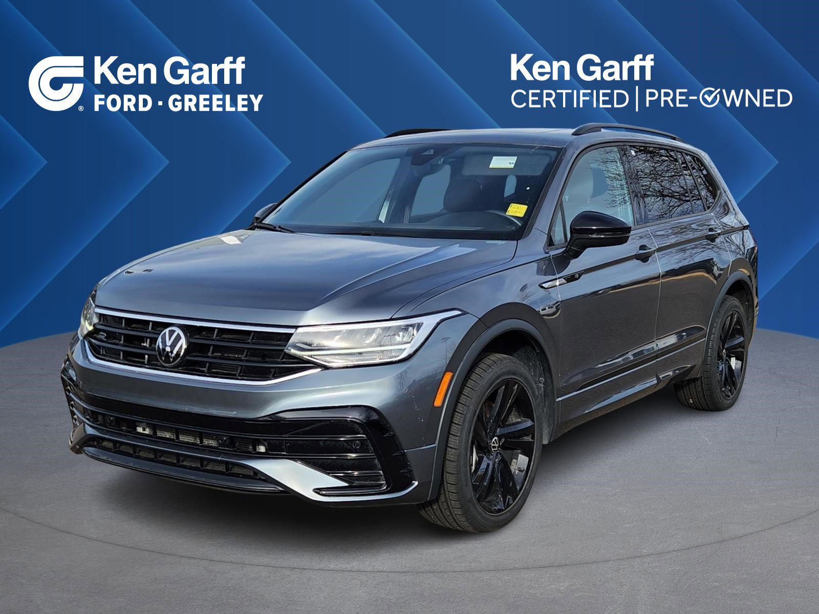 2024 Volkswagen Tiguan SE R-LINE BLACK's photo