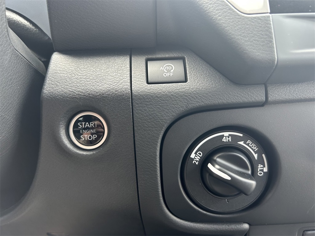 2025 Nissan Frontier Crew Cab SV photo 17