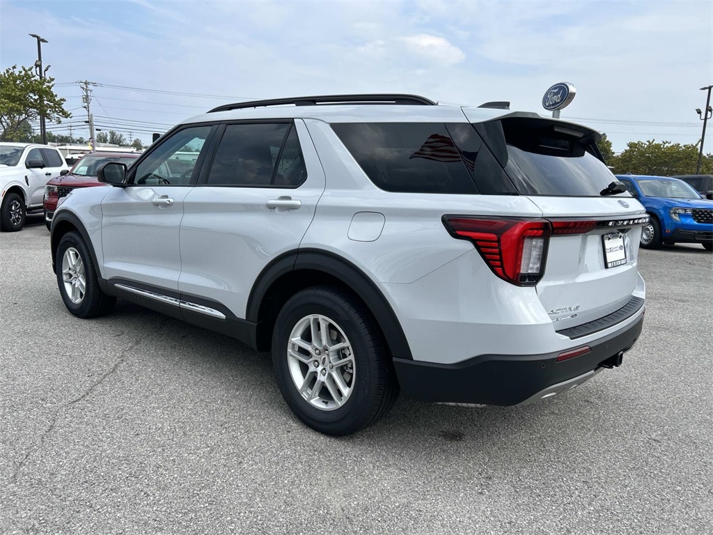 2025 Ford Explorer photo 6