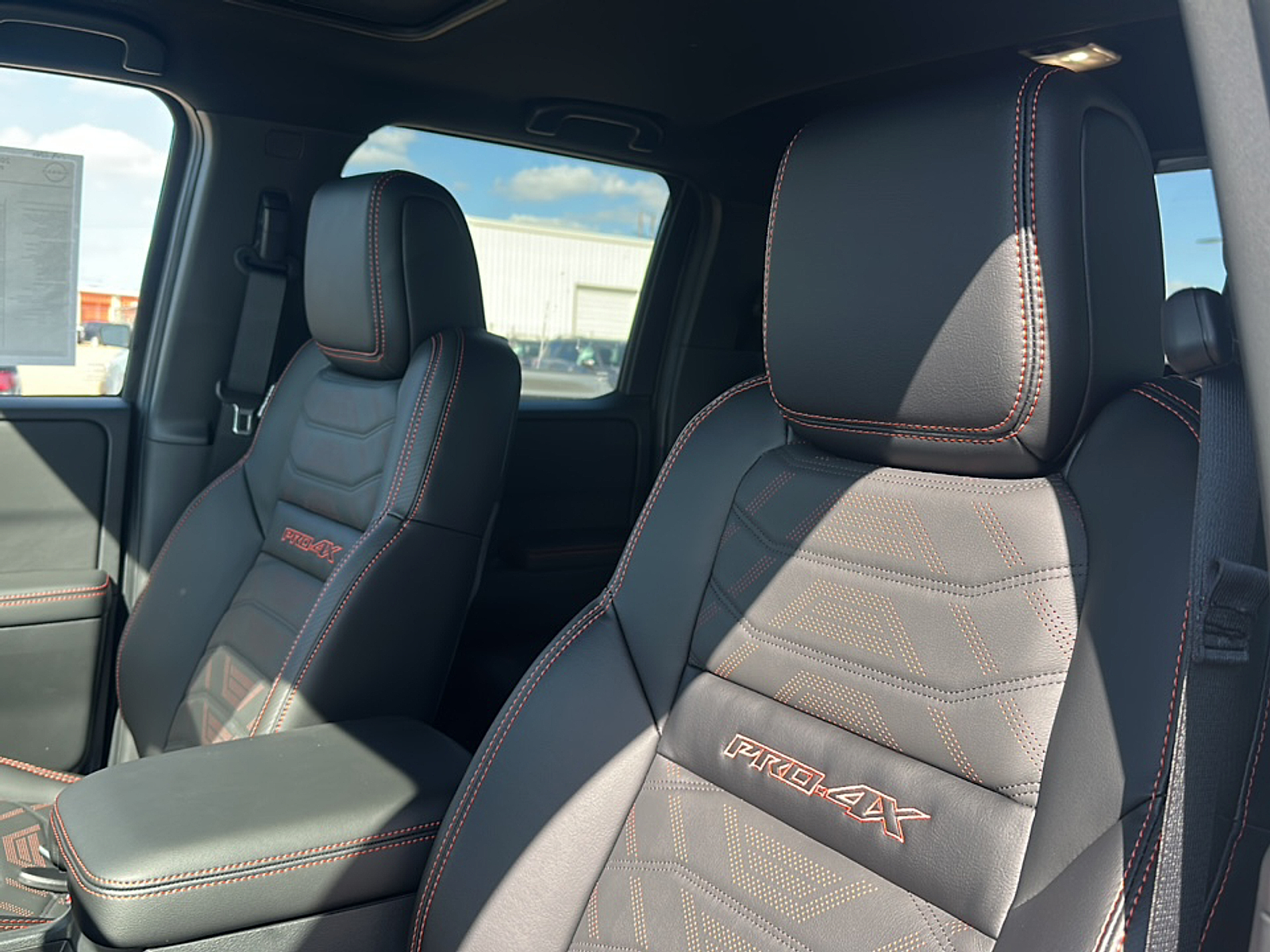 2026 Nissan Frontier Crew Cab Base photo 3