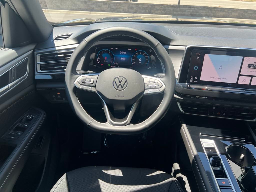 2025 Volkswagen Atlas Cross Sport SE Technology photo 13