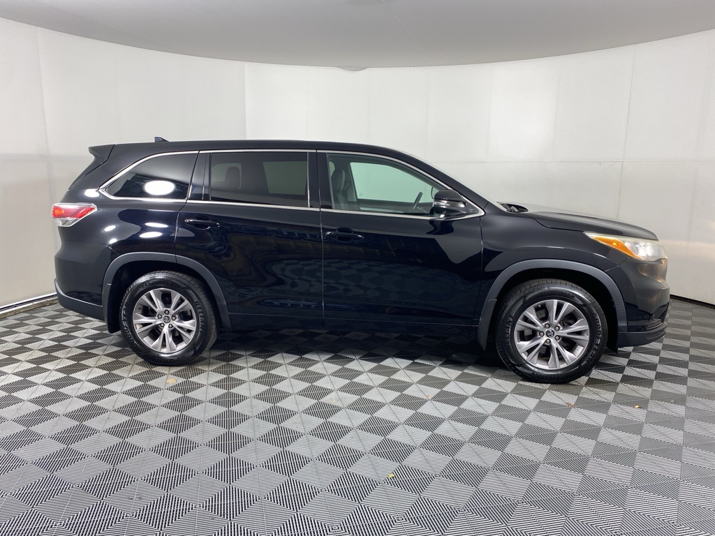 2016 Toyota Highlander LE Plus photo 10