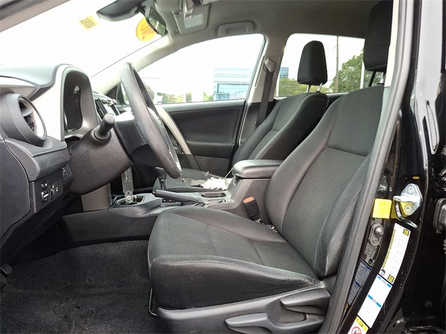 2017 Toyota RAV4 LE photo 20