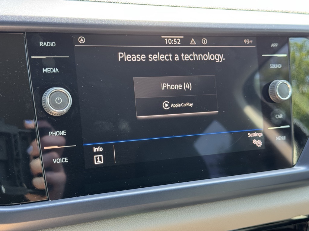 2023 Volkswagen Taos SE photo 24