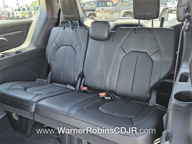 2025 Chrysler Voyager LX photo 8