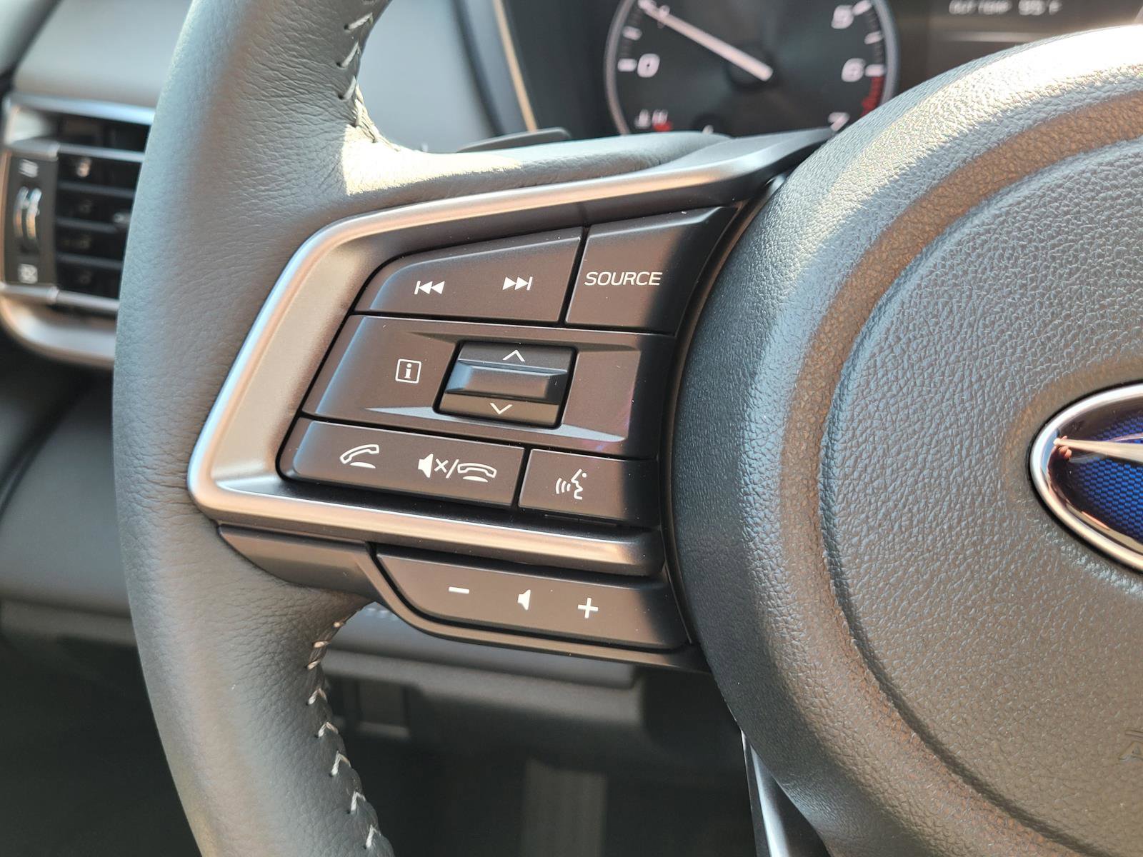 2025 Subaru Outback Limited photo 8