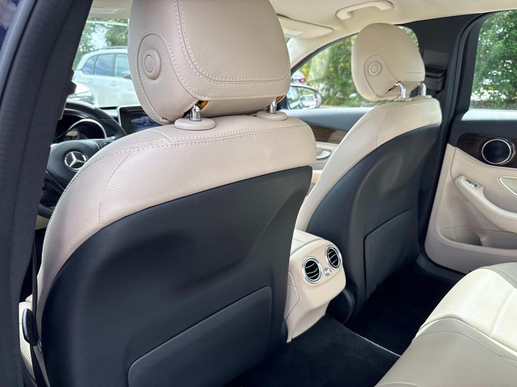 2016 Mercedes Benz C 300 photo 12