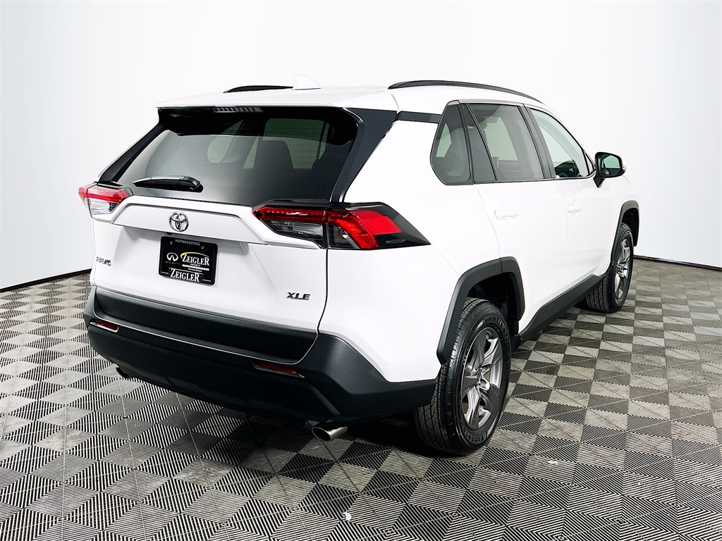 2024 Toyota RAV4 XLE photo 5
