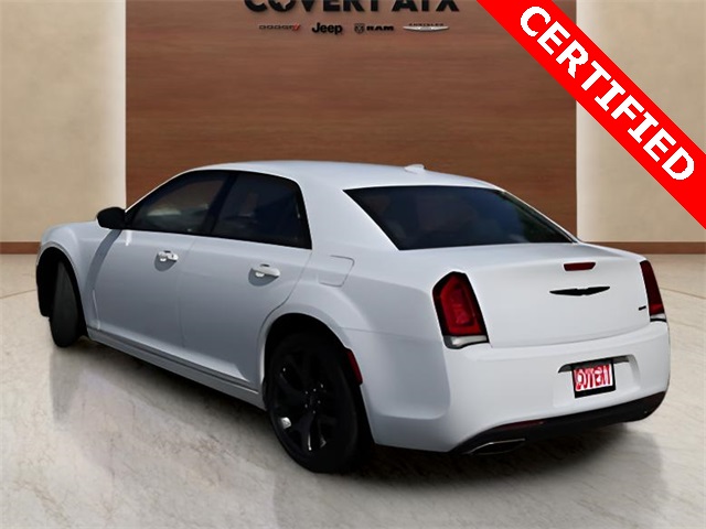 2023 Chrysler 300 Touring photo 2