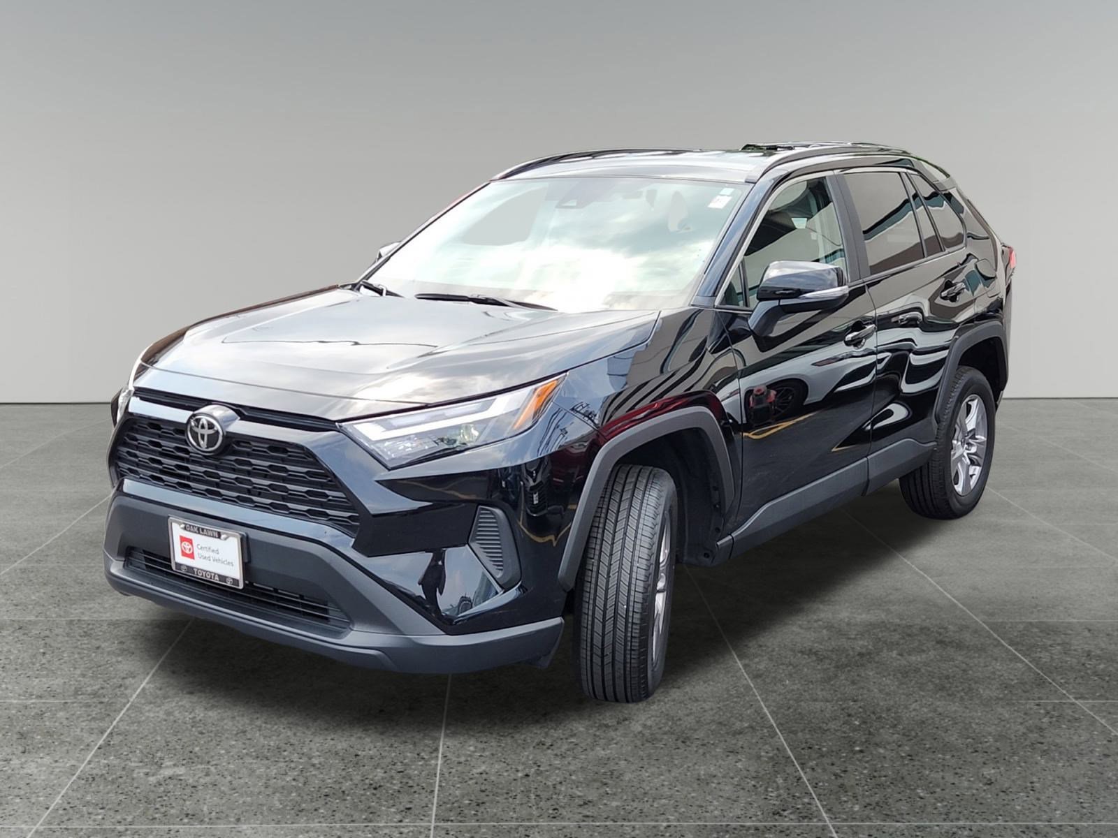 2025 Toyota RAV4 XLE photo 3