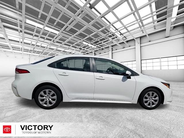 2023 Toyota Corolla LE photo 2