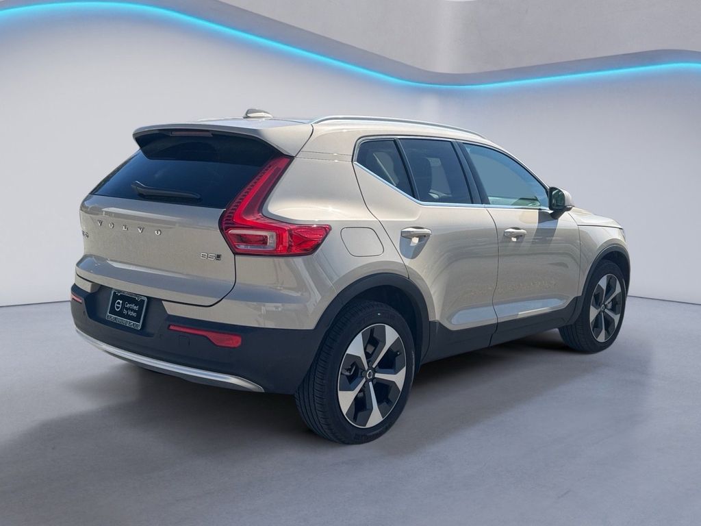 2025 Volvo XC40 Plus photo 3