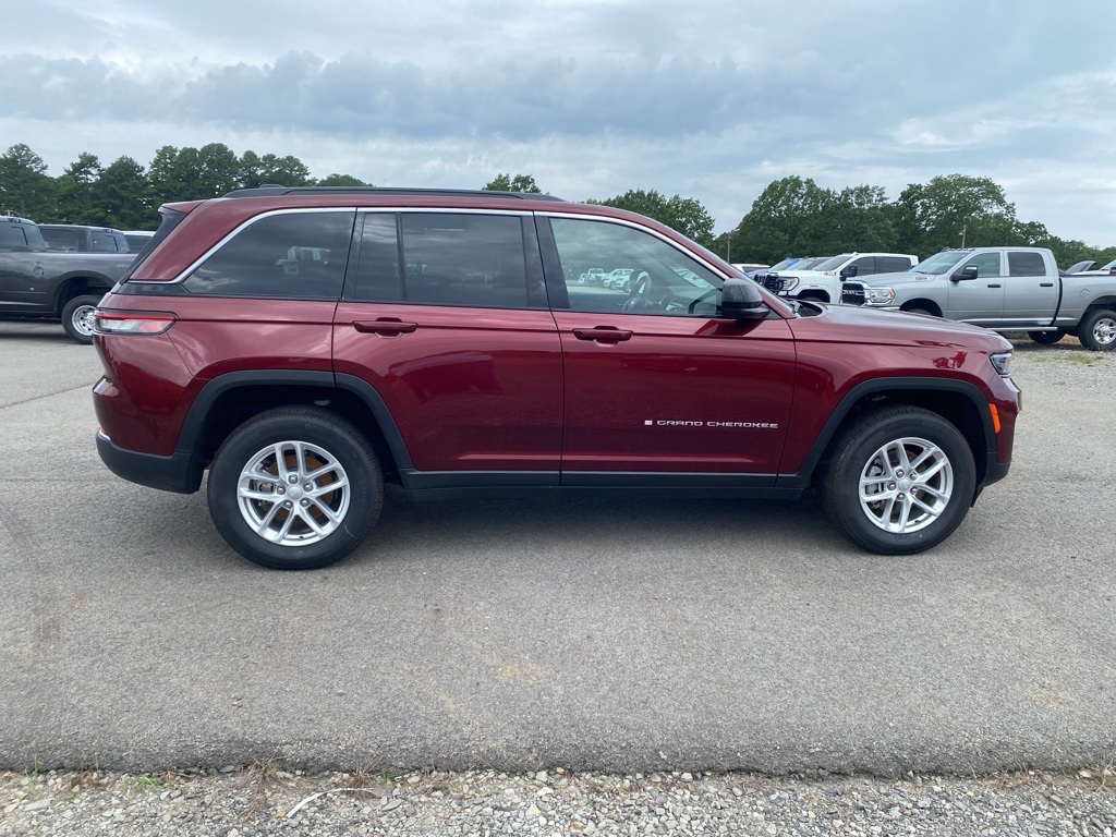 2025 Jeep Grand Cherokee Laredo X photo 4