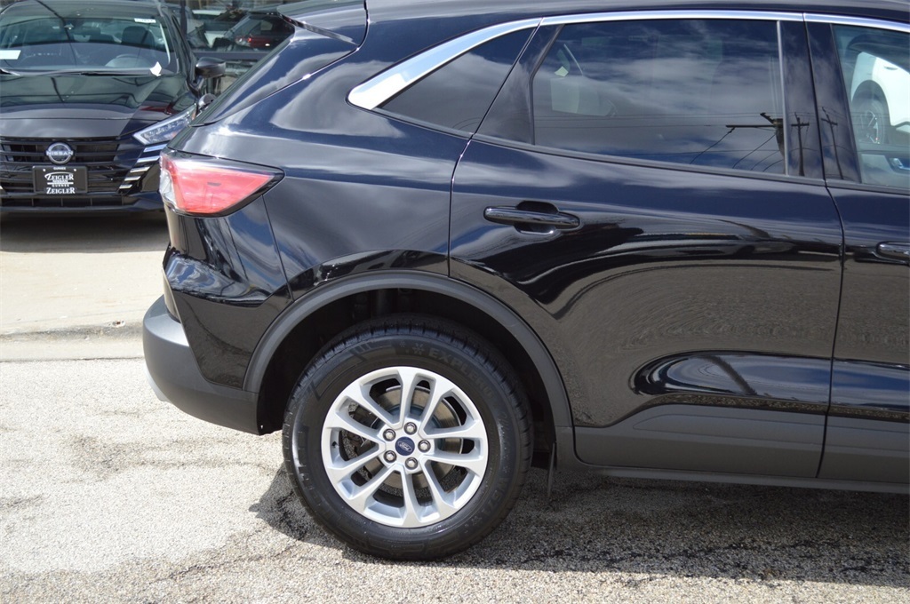 2020 Ford Escape SE photo 4