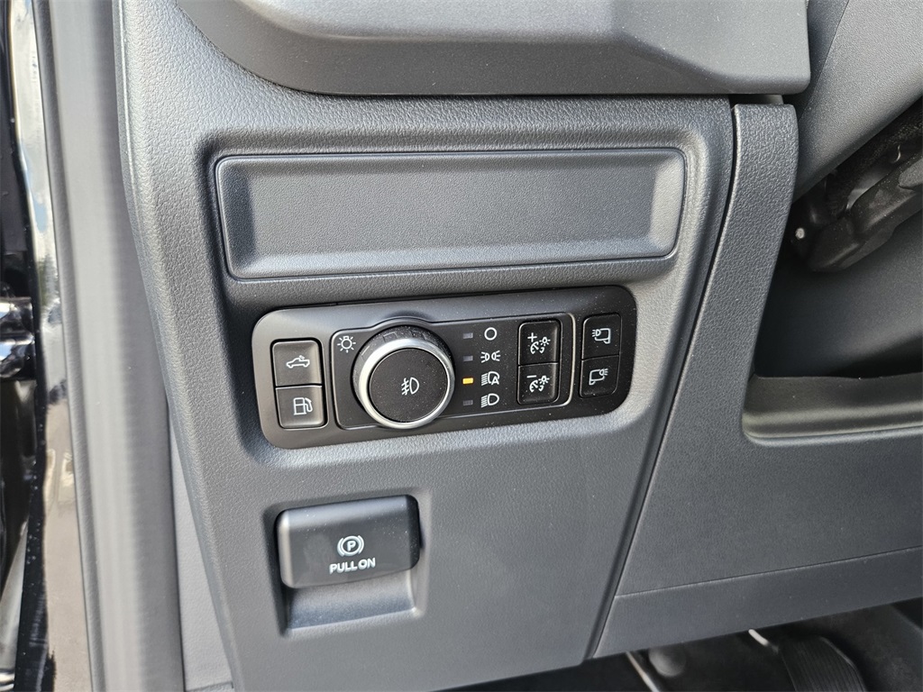 2025 Ford F-150 XLT photo 12