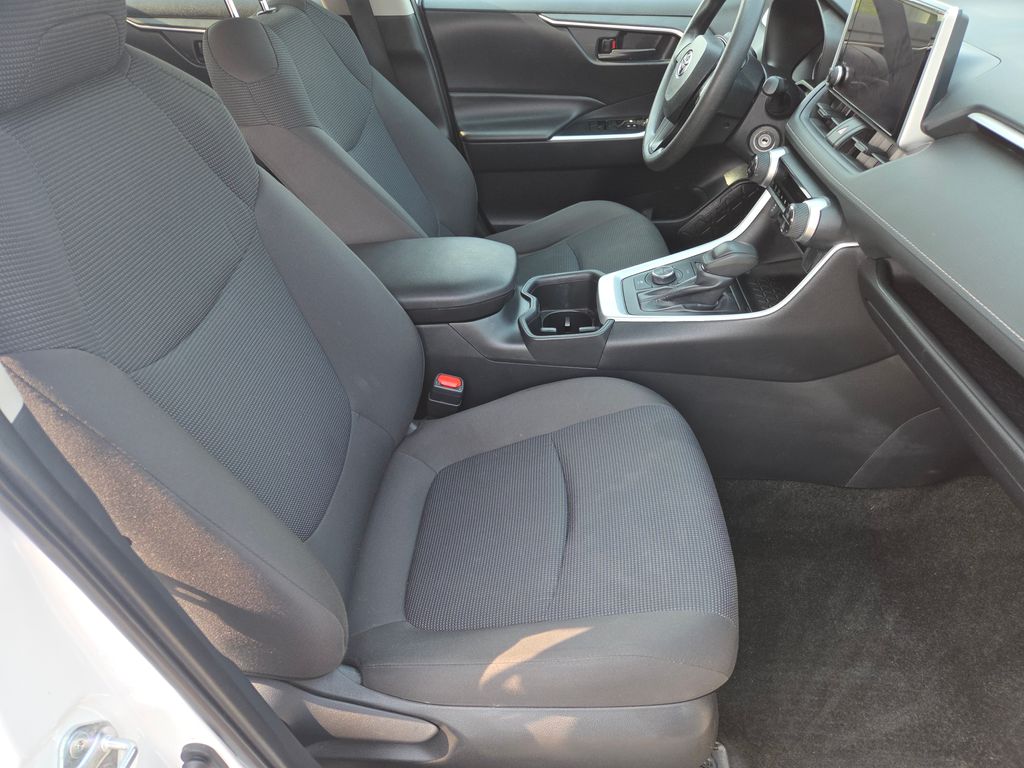 2024 Toyota RAV4 Hybrid LE photo 24