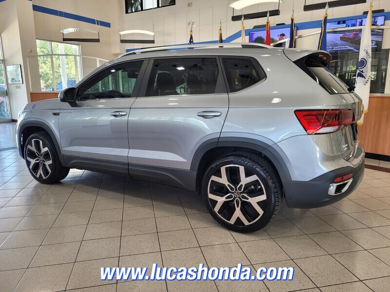 2022 Volkswagen Taos SEL photo 6