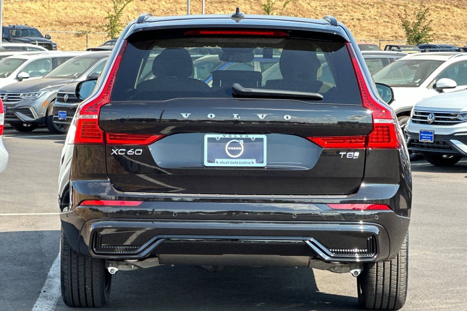 2025 Volvo XC60 Plus photo 2