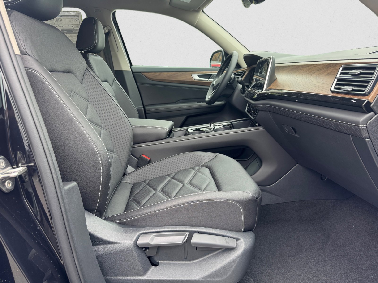 2025 Volkswagen Atlas SE Technology photo 15