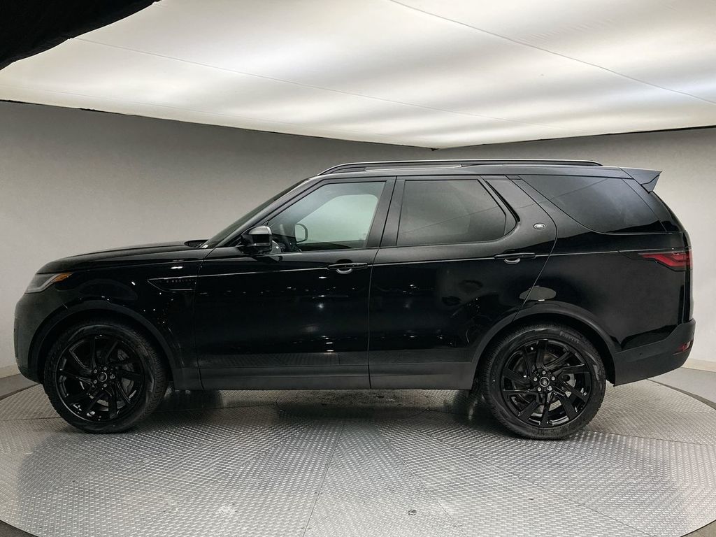 2025 Land Rover Discovery S photo 2