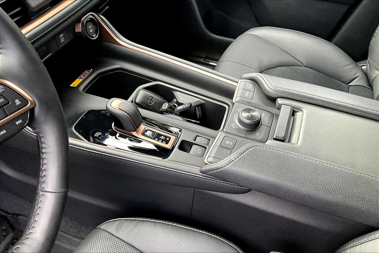 2024 Toyota Highlander Hybrid Platinum photo 13