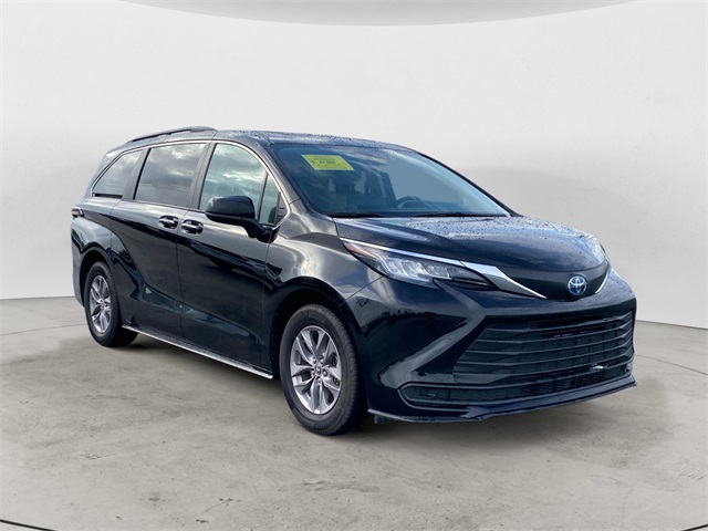 2023 Toyota Sienna LE photo 7