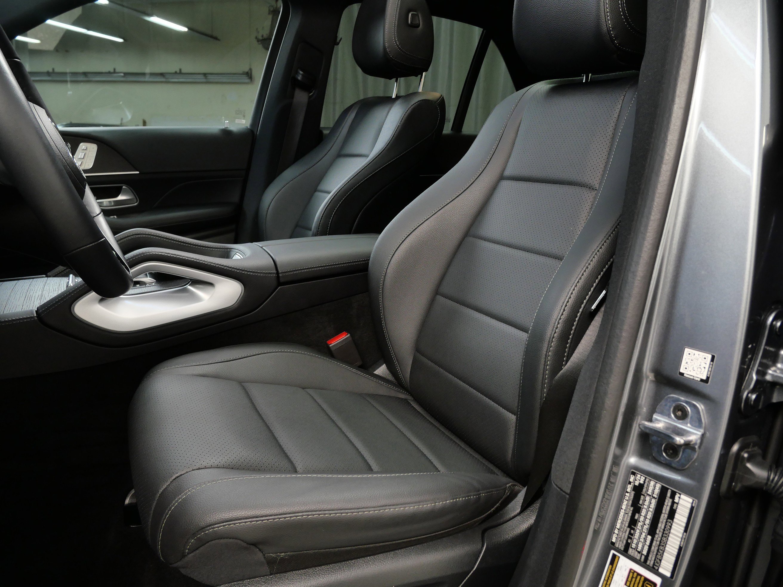 2025 Mercedes Benz GLE 450 4MATIC photo 2