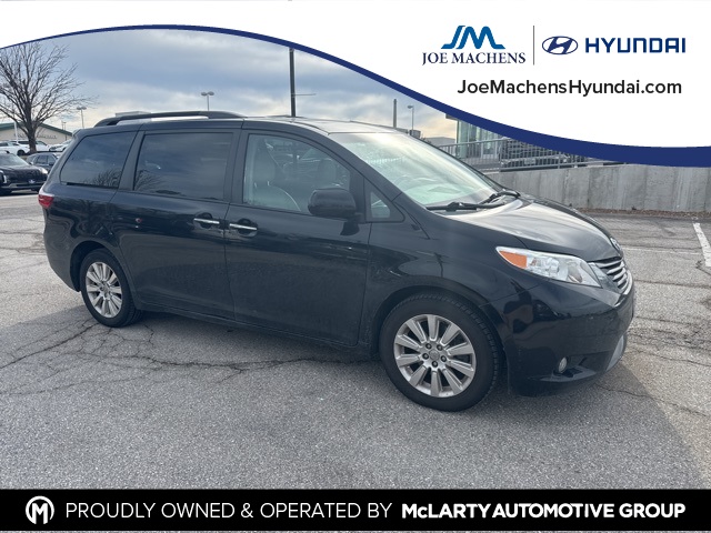 2015 Toyota Sienna XLE Premium's photo