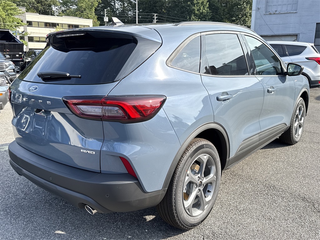 2025 Ford Escape ST-Line photo 2