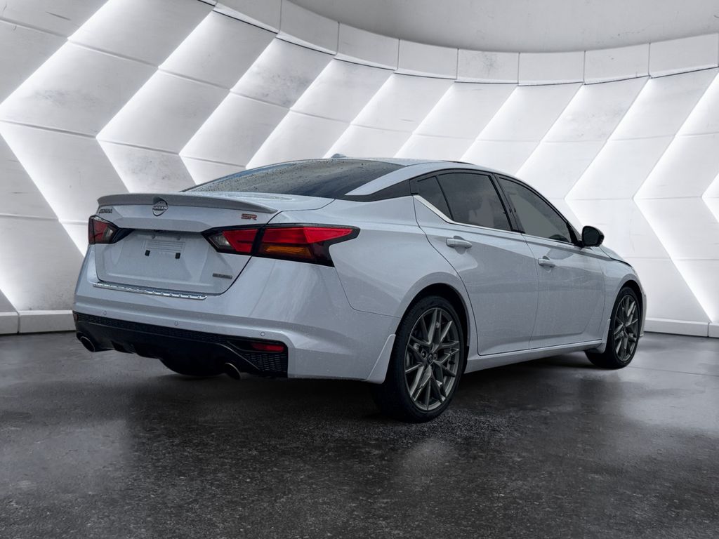 2023 Nissan Altima SR photo 4