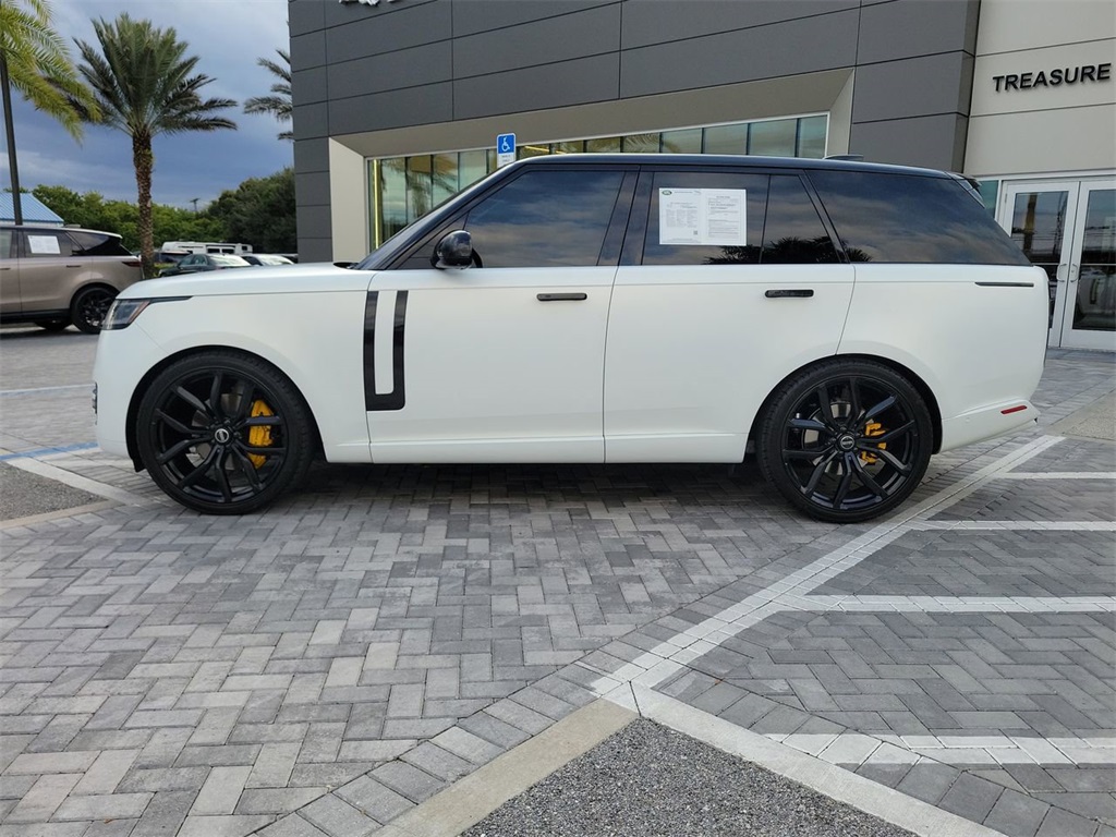 2023 Land Rover Range Rover SE photo 2