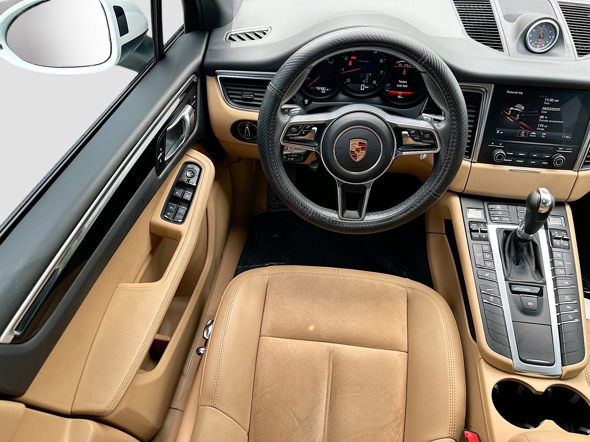 2018 Porsche Macan photo 21