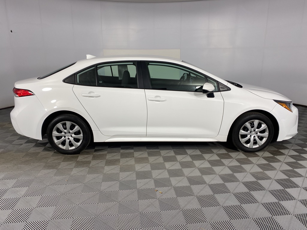 2024 Toyota Corolla LE photo 16