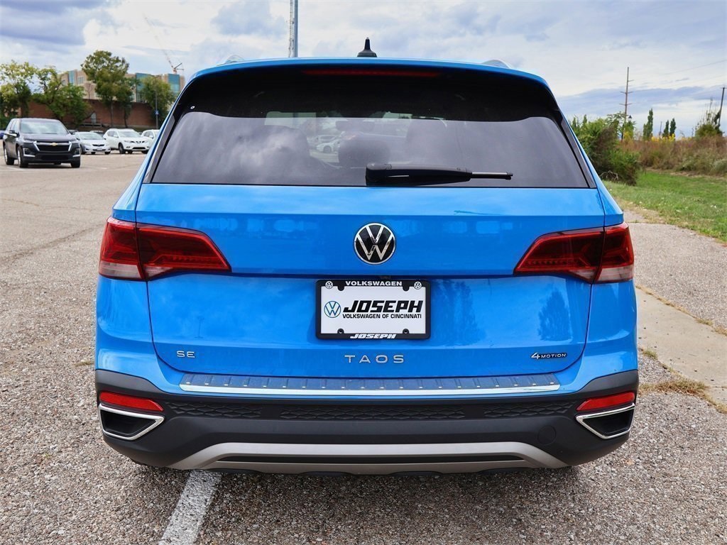 2022 Volkswagen Taos SE photo 2
