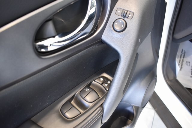 2016 Nissan Rogue S photo 15