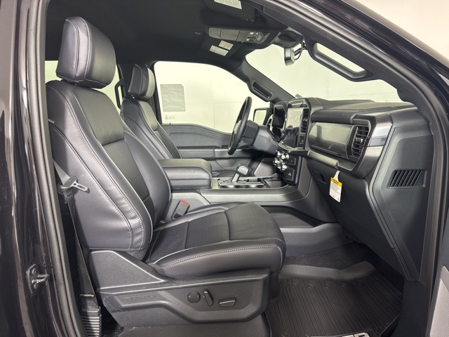 2025 Ford F-150 Lariat photo 3