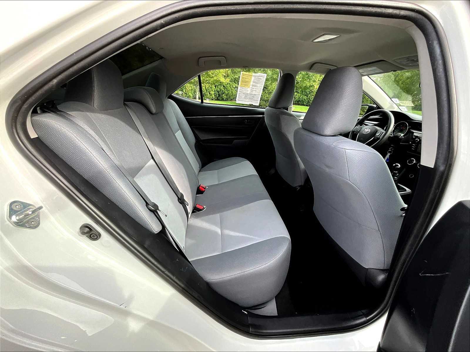 2016 Toyota Corolla L photo 16