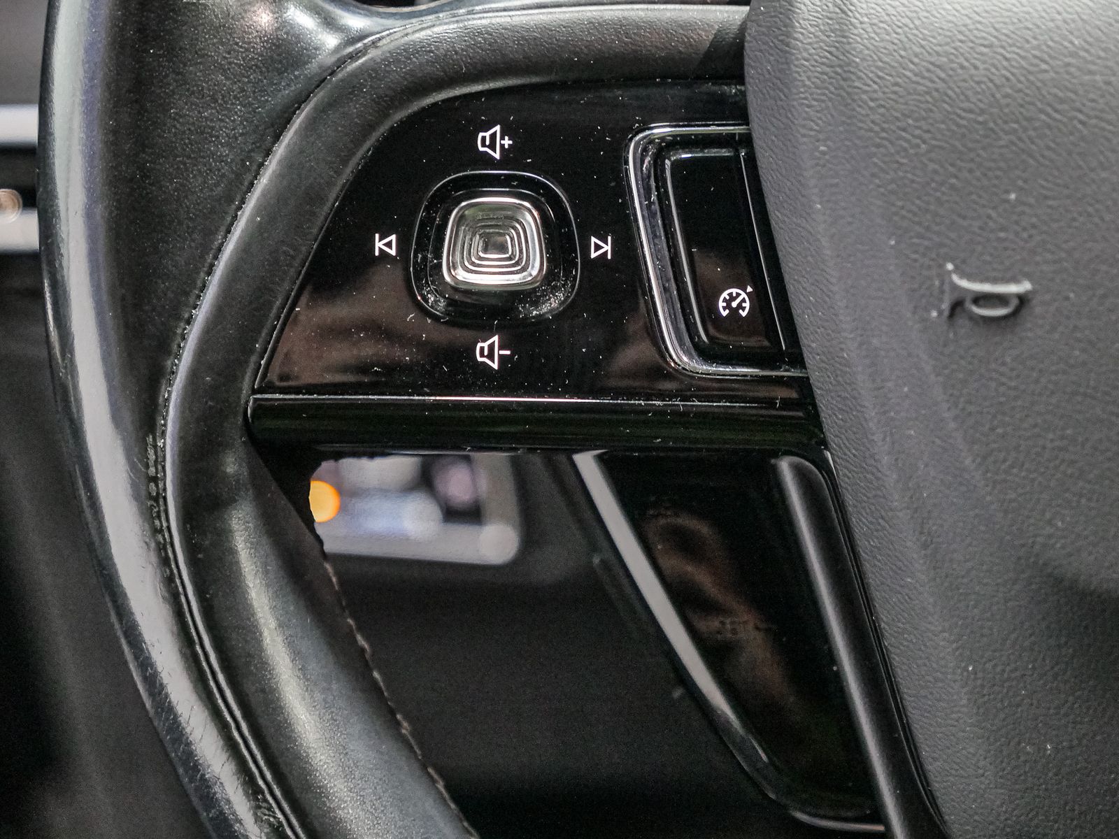 2020 Lincoln Corsair Standard photo 32