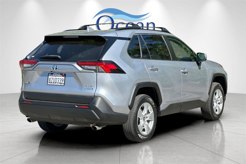 2021 Toyota RAV4 Hybrid XLE photo 4