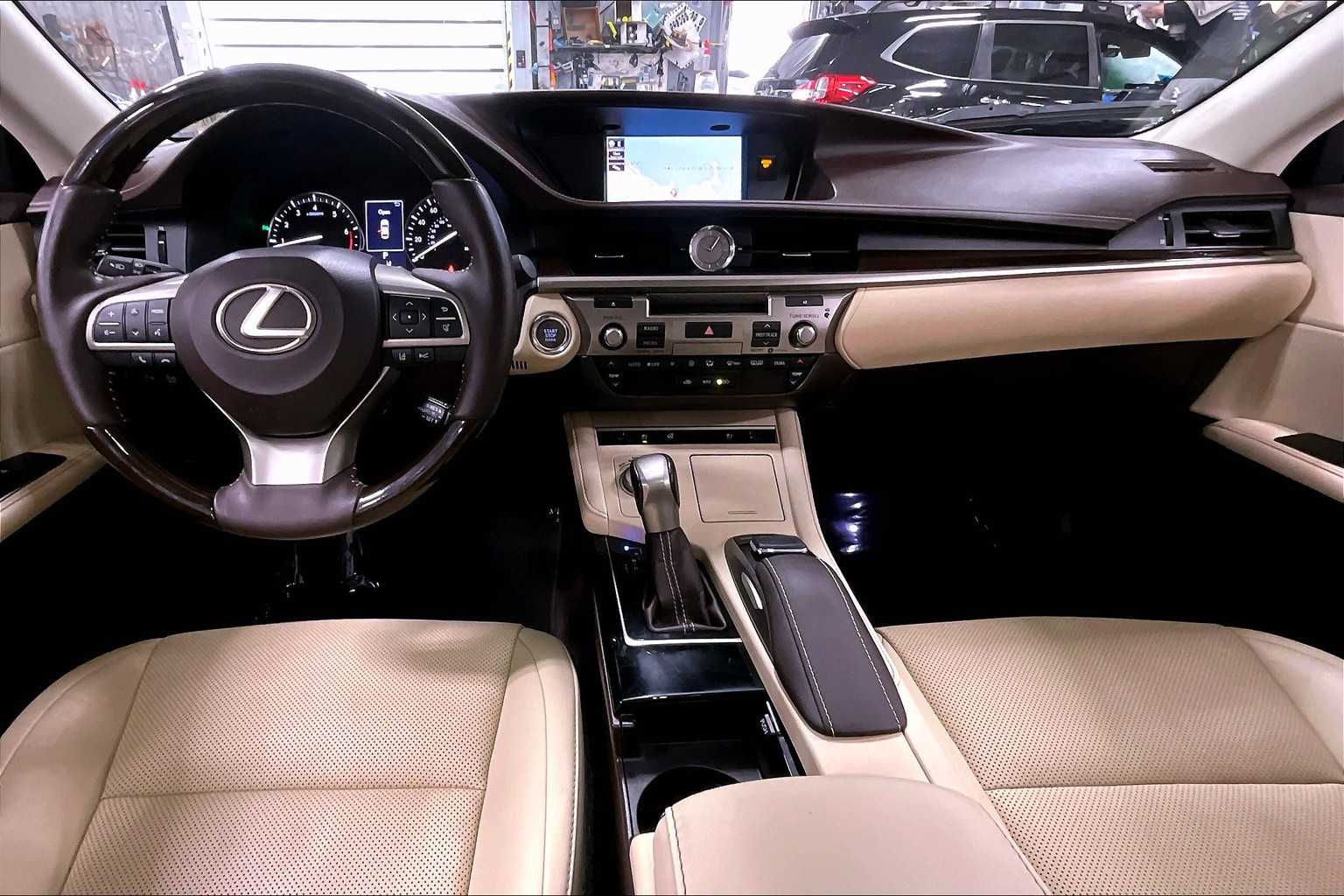 2017 Lexus ES 350 photo 14