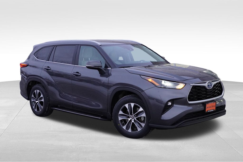 2023 Toyota Highlander XLE's photo