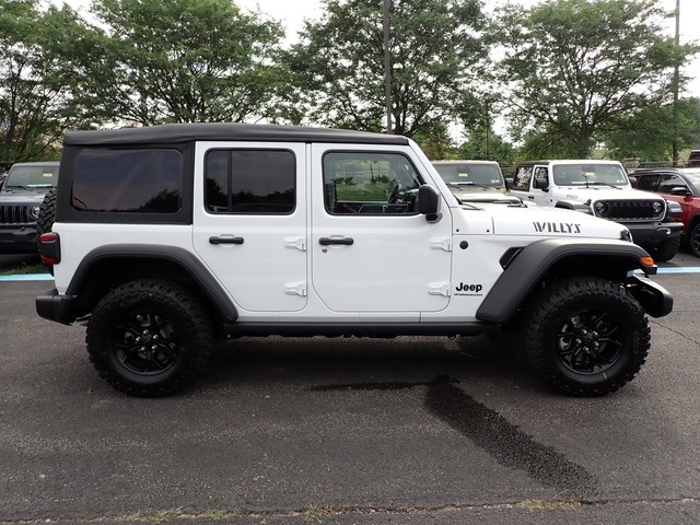2025 Jeep Wrangler Willys photo 6