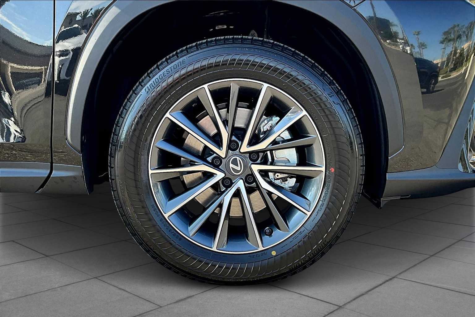 2026 Lexus NX 350 Premium photo 9